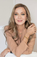 Dr Heidi Frere Bio Image.png